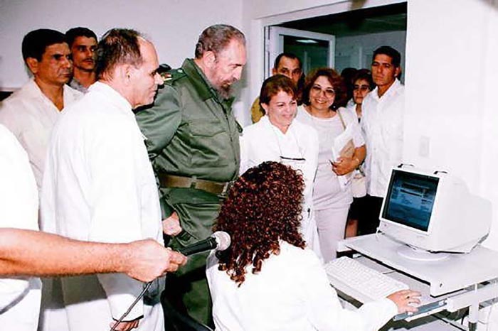 Reconocen rol de Fidel en el desarrollo científico nacional Reconocen rol de Fidel en el desarrollo científico nacional