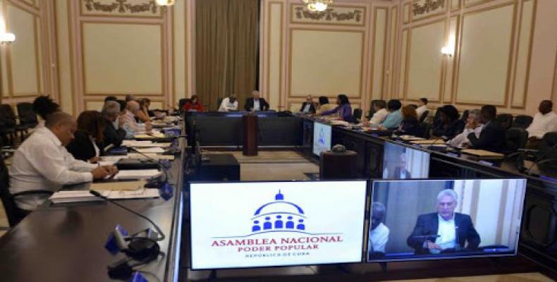 Aprueba Consejo de Estado cubano decretos leyes sobre telecomunicaciones, empresas estatales y seguridad social Aprueba Consejo de Estado cubano decretos leyes sobre telecomunicaciones, empresas estatales y seguridad social