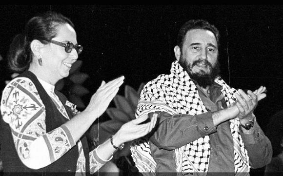Fidel junto a Vilma Espín durante el acto de clausura del II Congreso de la Federación de Mujeres Cubanas (FMC), el 29 de noviembre de 1974. Foto: Liborio Noval / Sitio Fidel Soldado de las Ideas. Fidel junto a Vilma Espín durante el acto de clausura del II Congreso de la Federación de Mujeres Cubanas (FMC), el 29 de noviembre de 1974. Foto: Liborio Noval / Sitio Fidel Soldado de las Ideas.