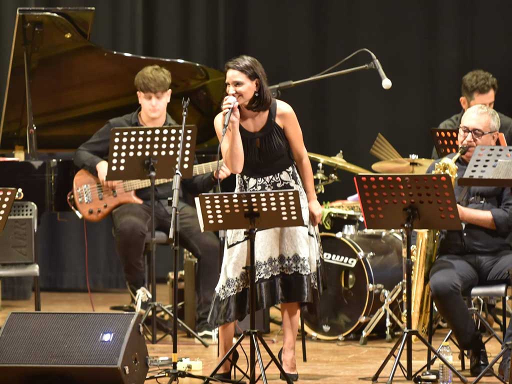 joven cantante cubana Annie Garcés joven cantante cubana Annie Garcés