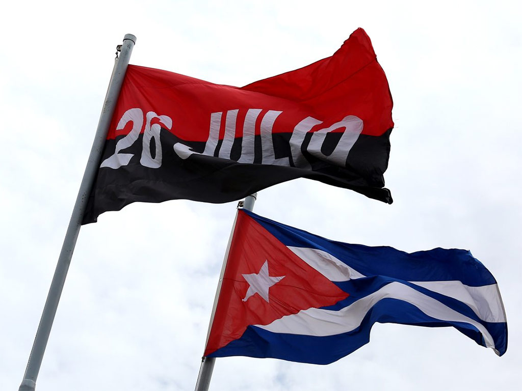 banderas de Cuba y 26 de julio