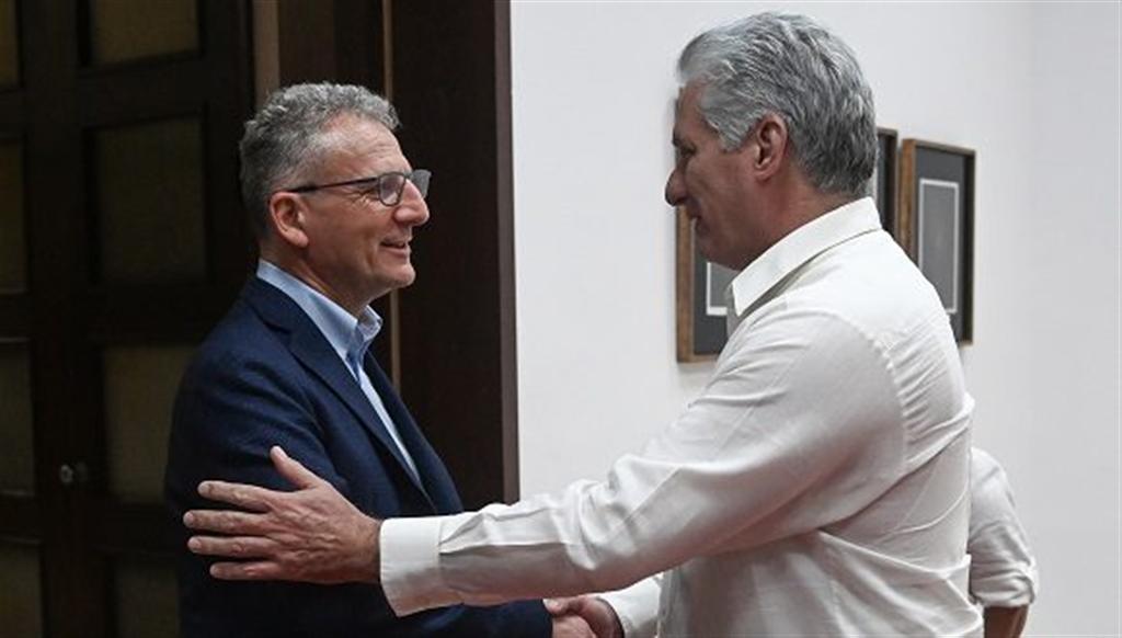 Eurodiputado resaltó asistencia de jóvenes a Feria del libro de Cuba Eurodiputado resaltó asistencia de jóvenes a Feria del libro de Cuba