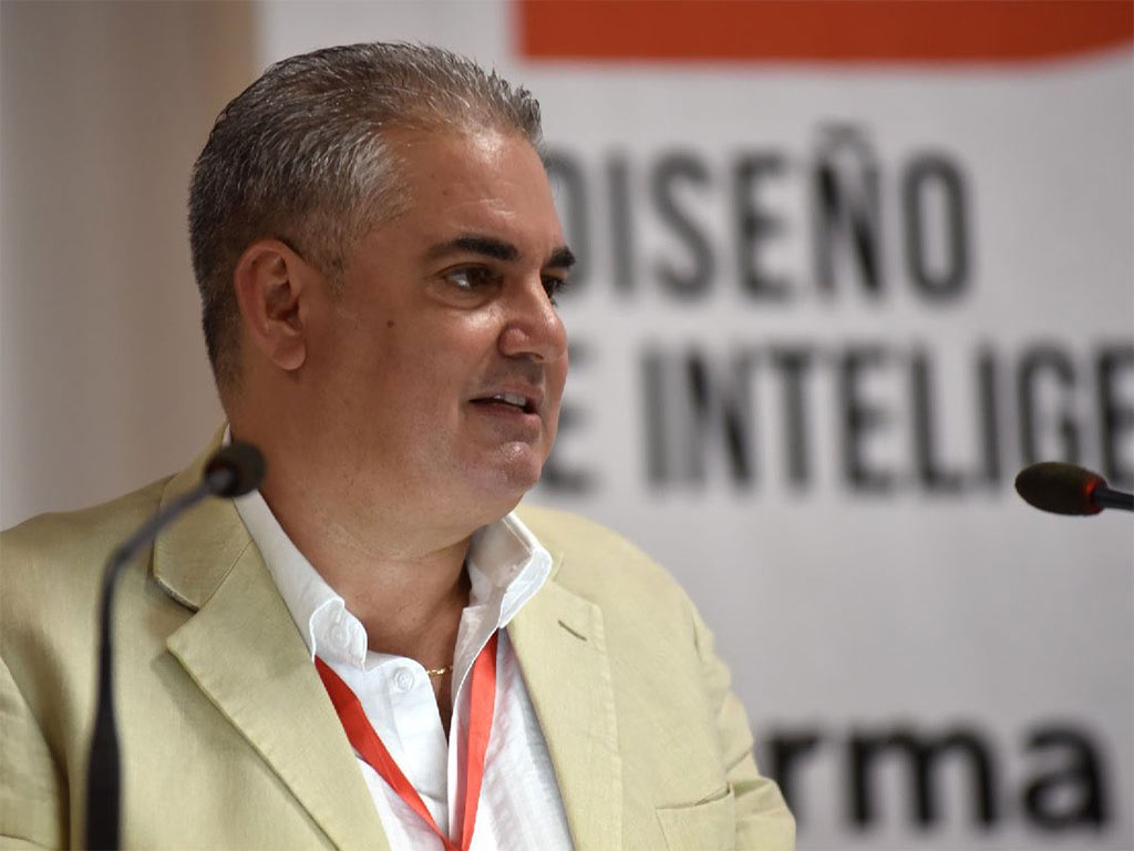 académico y diseñador cubano Eviel Ramos. Académico y diseñador cubano Eviel Ramos.