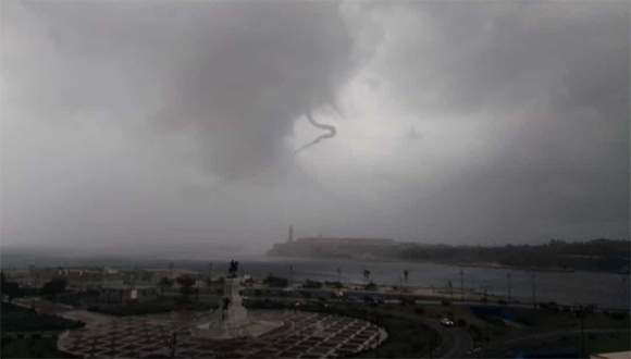 posible tromba marina detectada esta mañana al norte de La Habana, con la llegada del primer frente frío de la temporada invernal. posible tromba marina detectada esta mañana al norte de La Habana, con la llegada del primer frente frío de la temporada invernal.