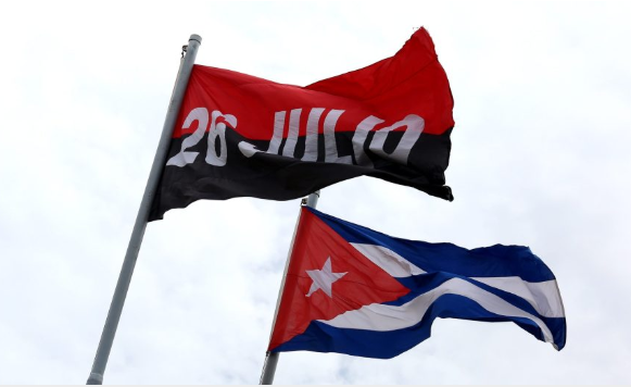 Bandera Cubana y del Movimiento 26 de Julio Foto: Marcelino Vázquez Hernández/ Cubadebate