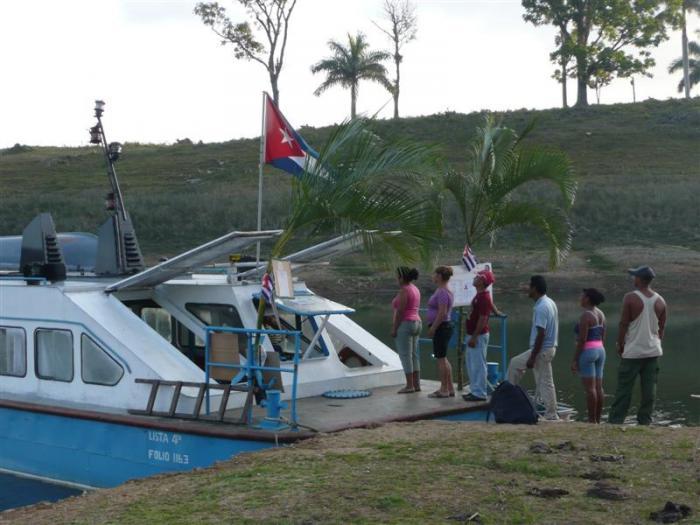 Colegio electoral flotante surca las aguas al centro de Cuba Colegio electoral flotante surca las aguas al centro de Cuba