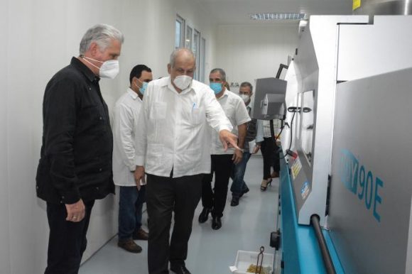 Díaz-Canel intercambia con expertos sobre el estado de las neurociencias en Cuba Díaz-Canel intercambia con expertos sobre el estado de las neurociencias en Cuba