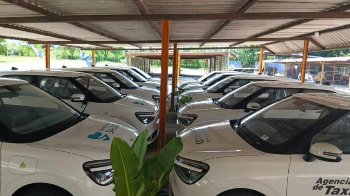 Nuevos autos eléctricos mejorarán traslado de pacientes de hemodiálisis Con estos modernos vehículos se respalda la atención a los hemodializados, quienes necesitan estabilidad y puntualidad en 