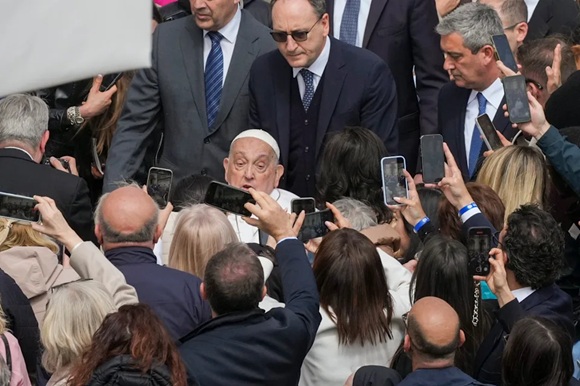 Papa Francisco saluda a más de 20 mil seguidores y les deseó una buena Semana Santa Papa Francisco saluda a más de 20 mil seguidores y les deseó una buena Semana Santa