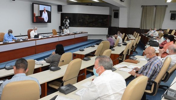 Encuentro de Miguel Díaz-Canel Bermúdez con representantes del sistema empresarial estatal. Encuentro de Miguel Díaz-Canel Bermúdez con representantes del sistema empresarial estatal.