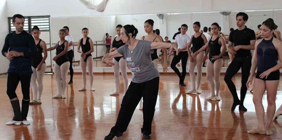 Maître de Ballet Ramona de Saá Bello Maître de Ballet Ramona de Saá Bello