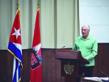 Díaz-Canel clausura Pleno Extraordinario del Partido